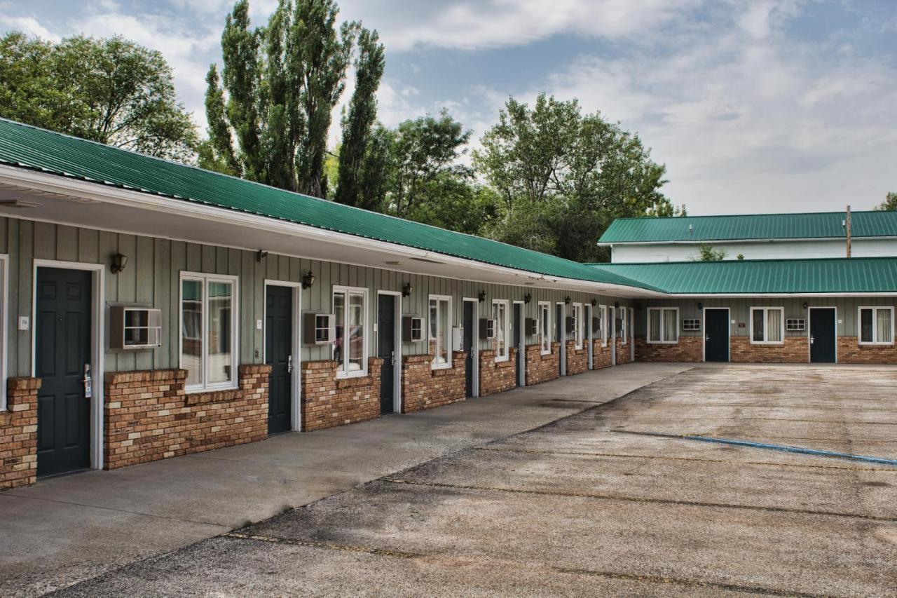 Deer Lodge Motel 圣丹斯 外观 照片
