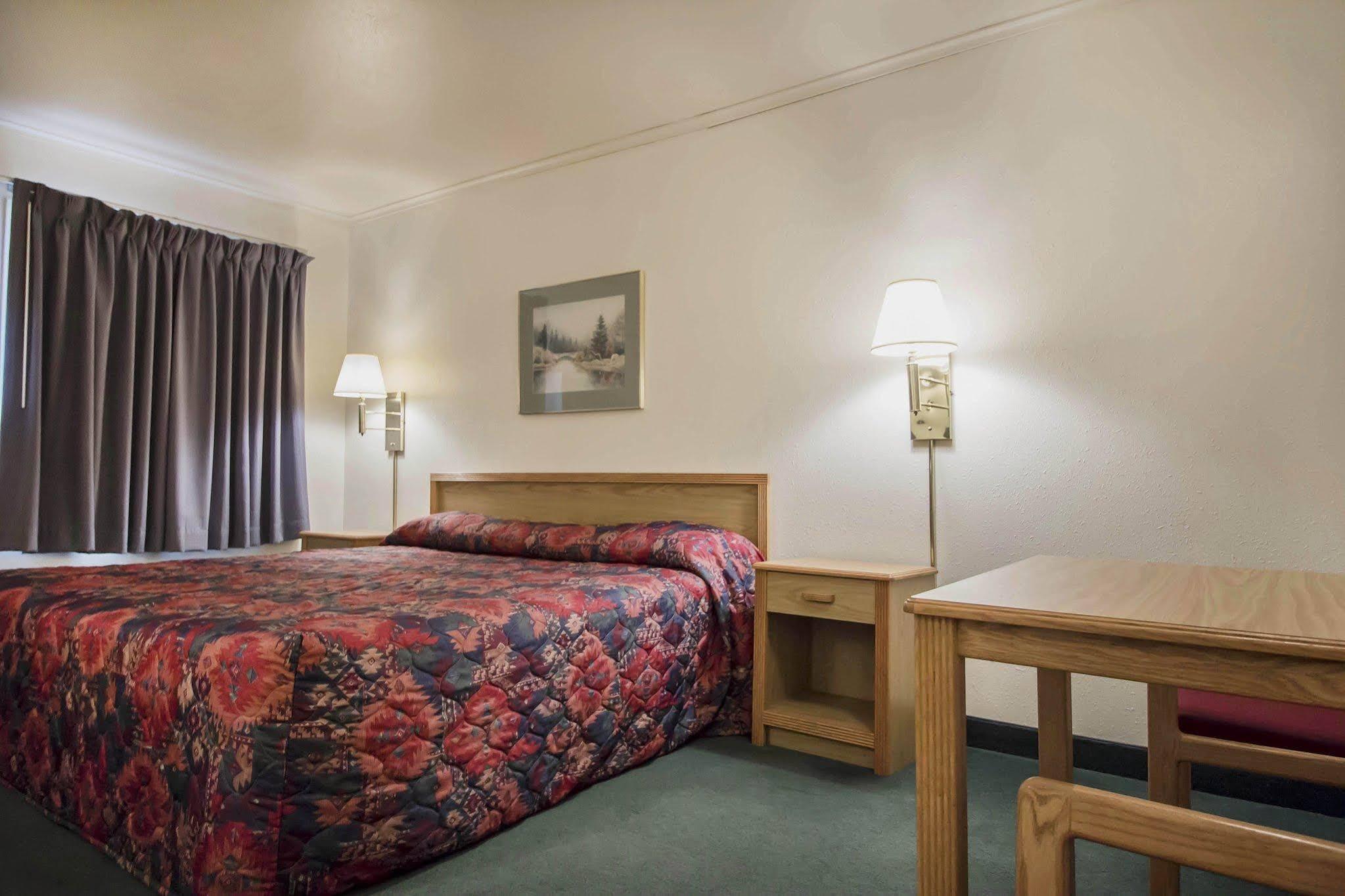 Deer Lodge Motel 圣丹斯 外观 照片