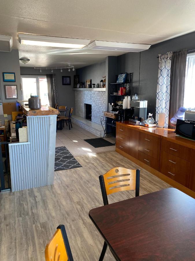 Deer Lodge Motel 圣丹斯 外观 照片