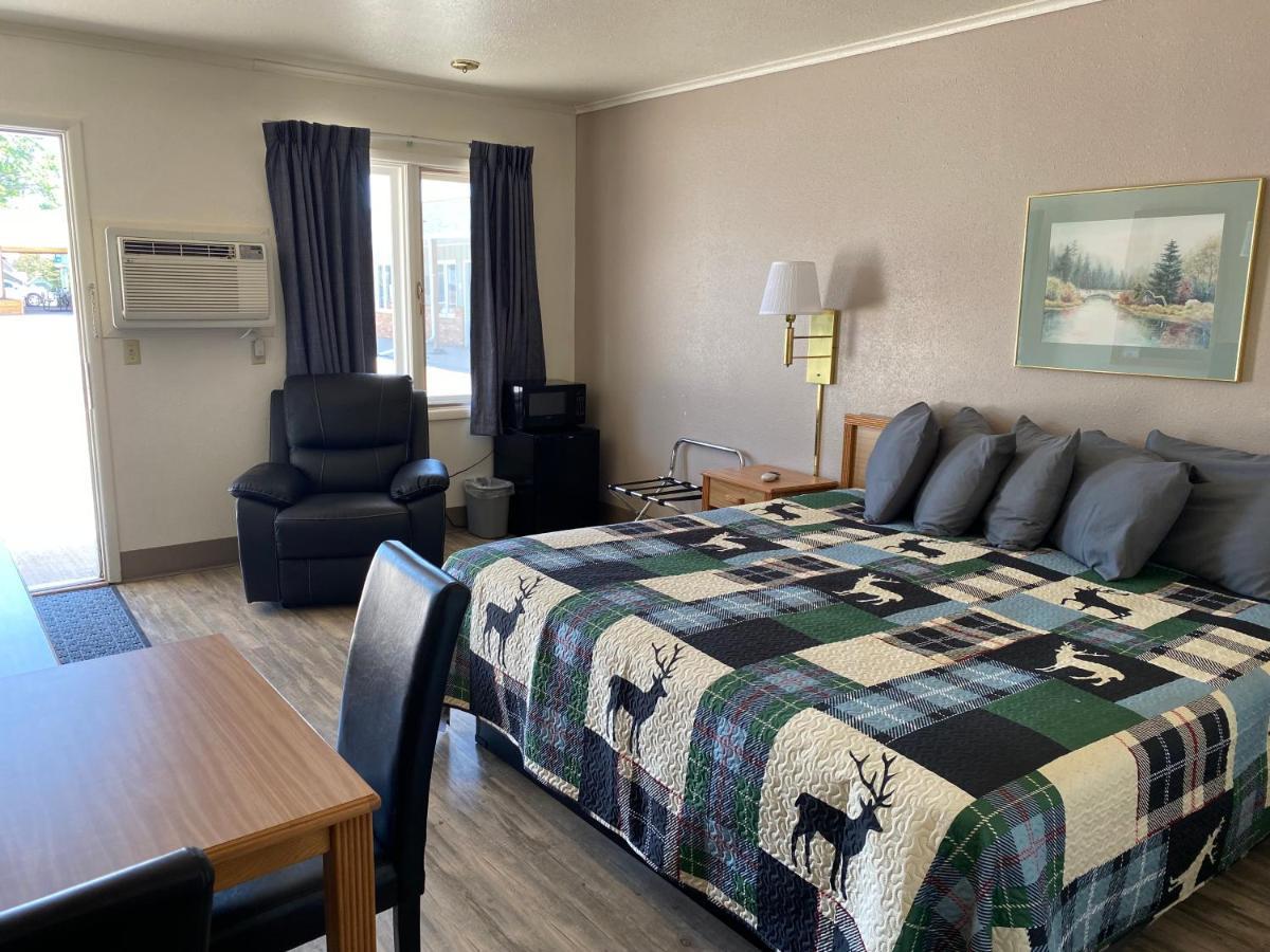 Deer Lodge Motel 圣丹斯 外观 照片