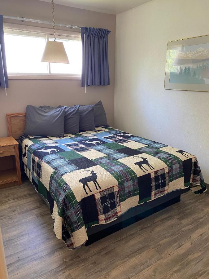 Deer Lodge Motel 圣丹斯 外观 照片