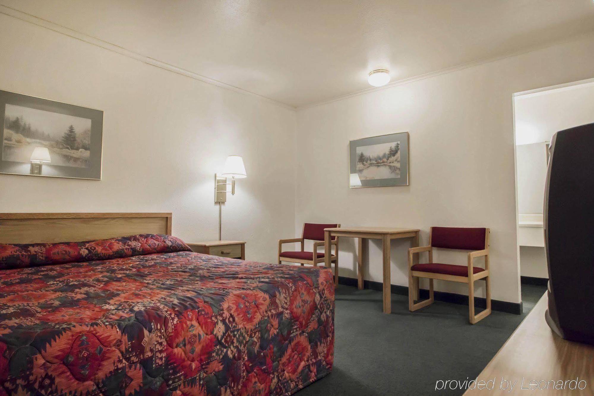Deer Lodge Motel 圣丹斯 外观 照片
