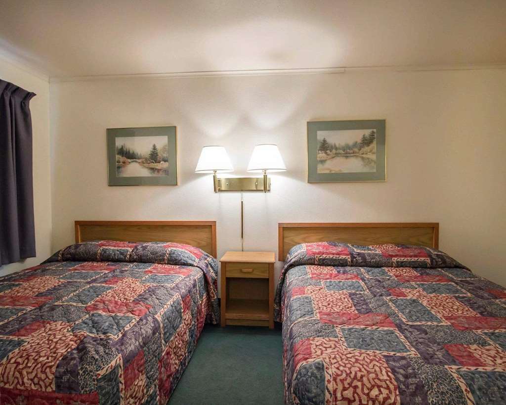 Deer Lodge Motel 圣丹斯 客房 照片