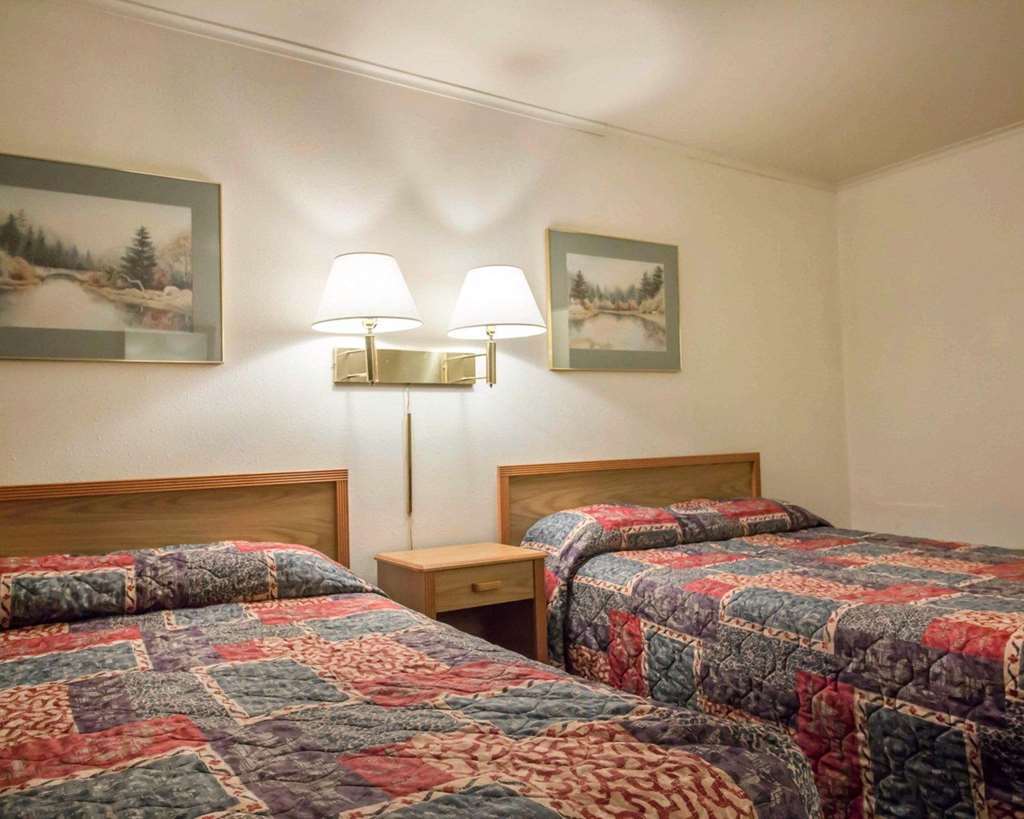 Deer Lodge Motel 圣丹斯 客房 照片