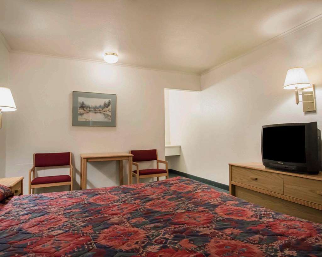 Deer Lodge Motel 圣丹斯 客房 照片